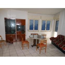 Riviera trilocali di 80 mq vista mare 50 mt. mare