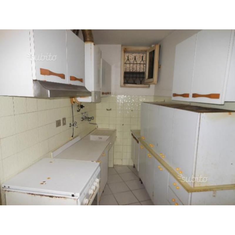 Riviera trilocali di 80 mq vista mare 50 mt. mare