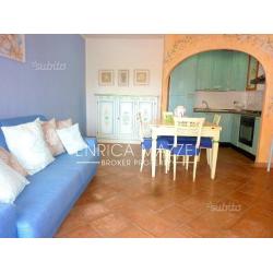 Porto Cervo ampio bilocale arredato con veranda