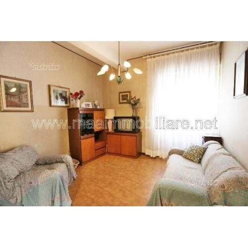 Con POSTO AUTO interno