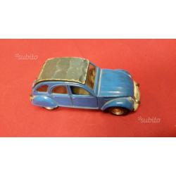 Vecchia Citroen 2CV