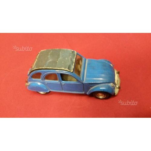 Vecchia Citroen 2CV