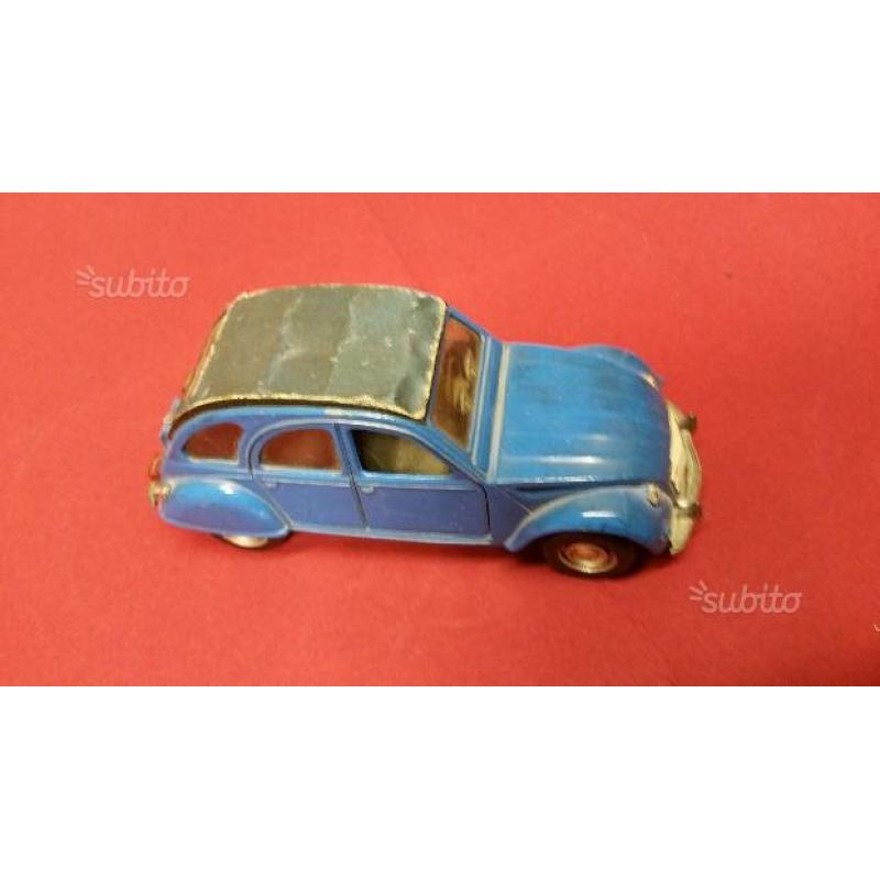 Vecchia Citroen 2CV
