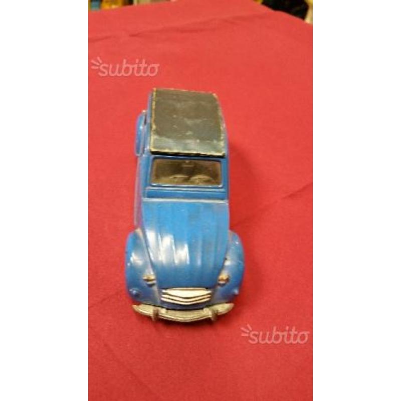 Vecchia Citroen 2CV