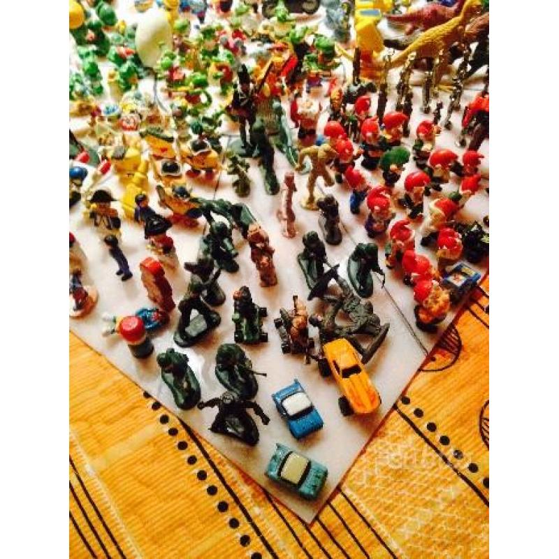 Stock più di 200 personaggi in miniatura