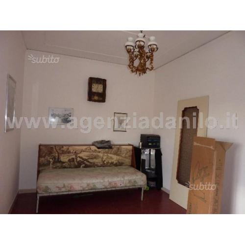 Grande appartamento con garage, 3 camere e 2 bagni