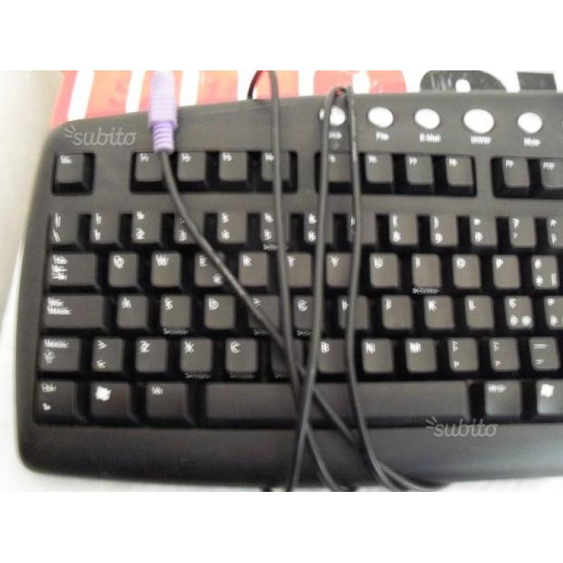 Tastiera colore nero, marca logitech