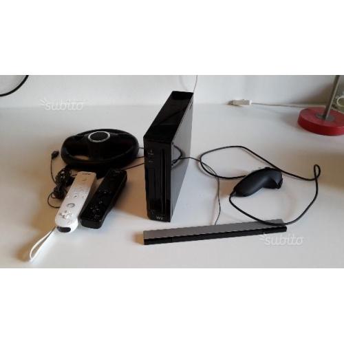 Wii nera+2 telecomandi+nunchuck+volante