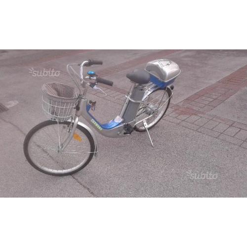Bicicletta elettrica con batterie nuove