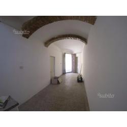 Castel Viscardo:palazzo in paese con giardino