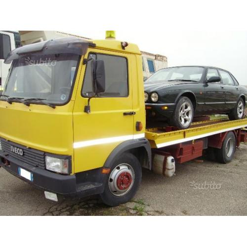 Carroattrezzi Iveco 50.10 con attrezzature Comear