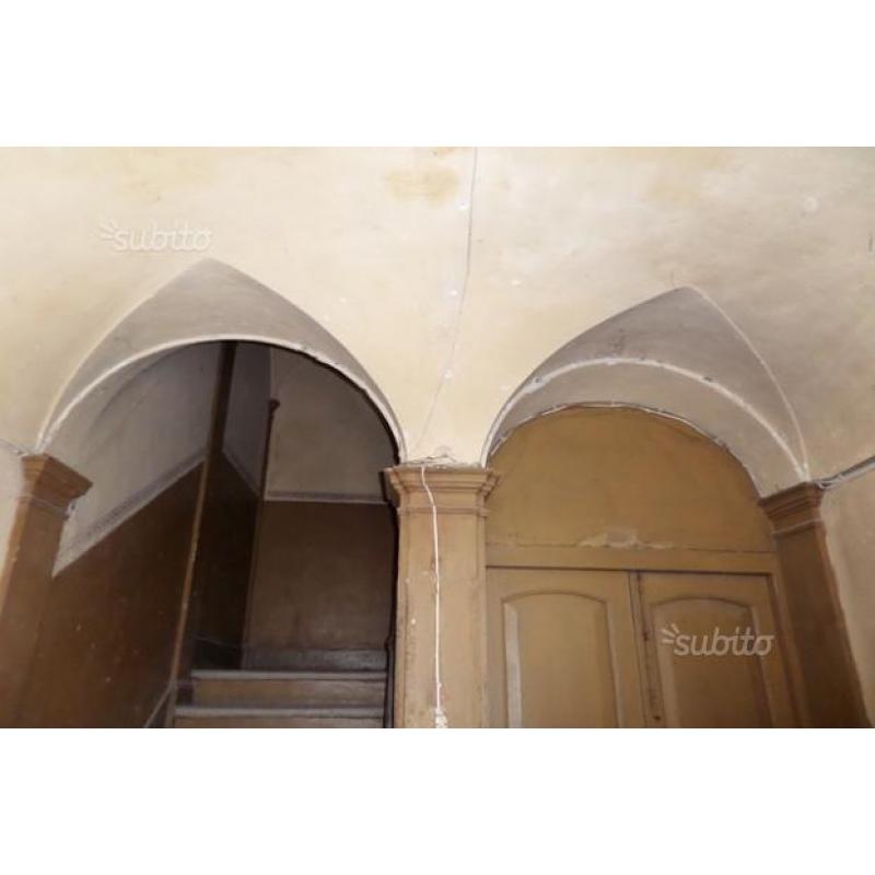 Palazzo storico in centro a pochi km dal mare
