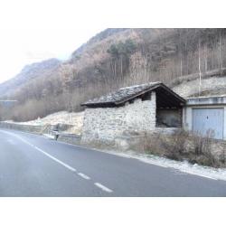 Terreno e autorimesse a Pontey