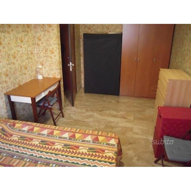 In zona residenziale, stanza a 50 mt. da mm1 rossa
