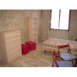 In zona residenziale, stanza a 50 mt. da mm1 rossa