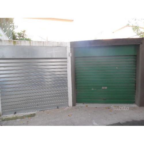 Pressi Via Leopardi garage di 17 mq