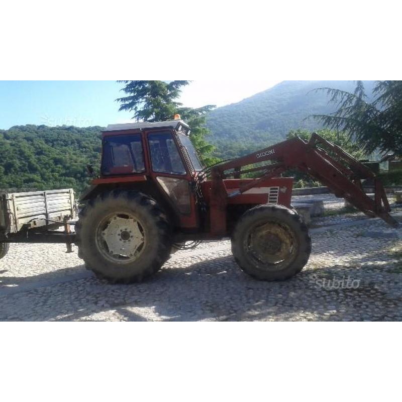 Trattore Fiat 80-66 con rimorchio