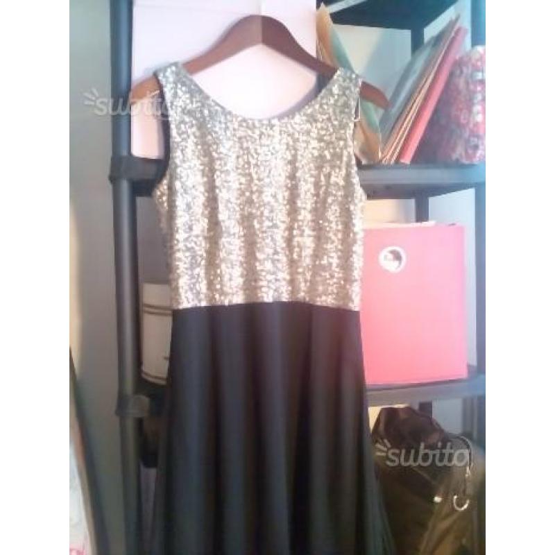 Vestito elegantemente semplice
