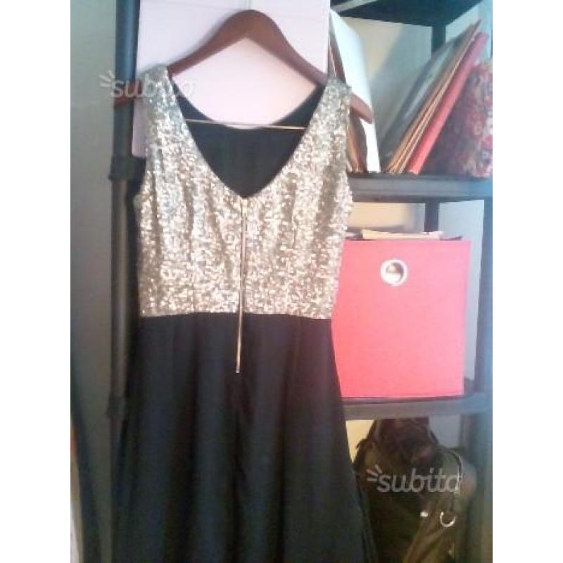 Vestito elegantemente semplice