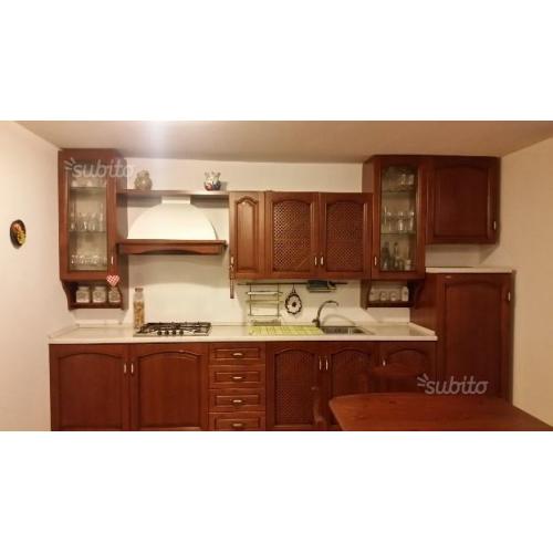Cucina completa + tavolo + vetrinetta