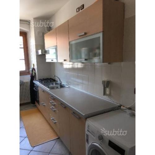 Blocco cucina completo di elettrodomestici