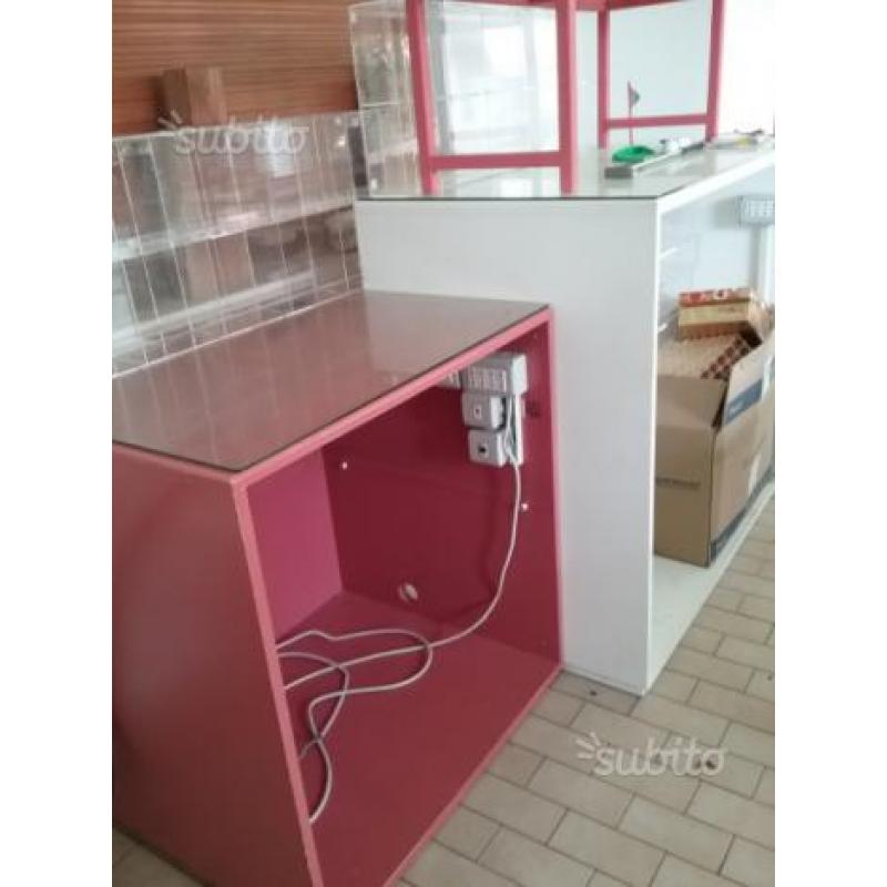 Arredamento Negozio Con Merce