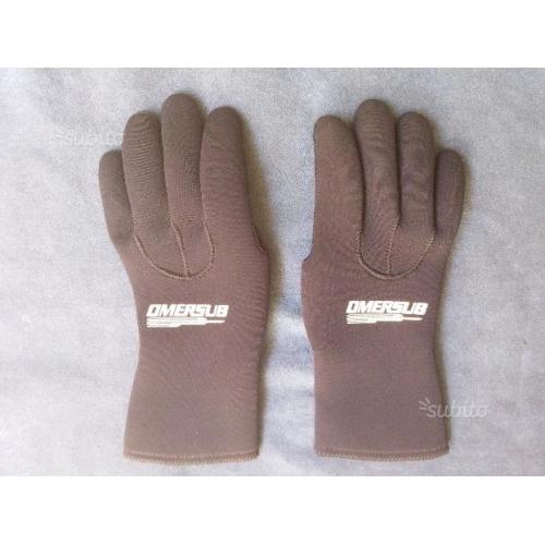 Guanti e ginocchiere in neoprene della OMERSUB