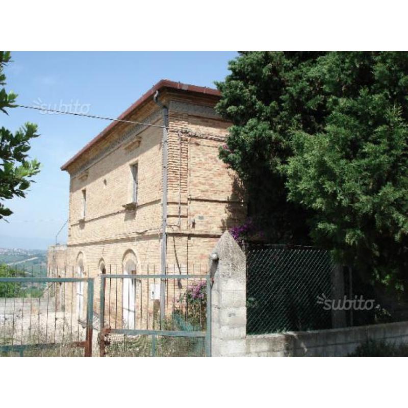 Vasto-San Lorenzo: Casolare con 1 ettaro