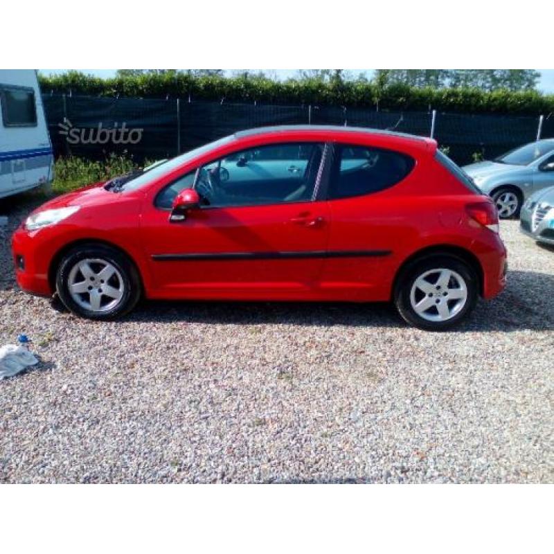 PEUGEOT 207 - 2010 gpl