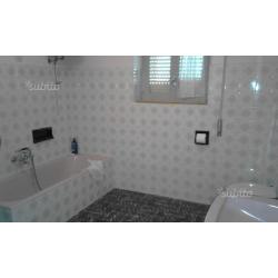 Casa con box, edifici rurali e terreno con pozzo