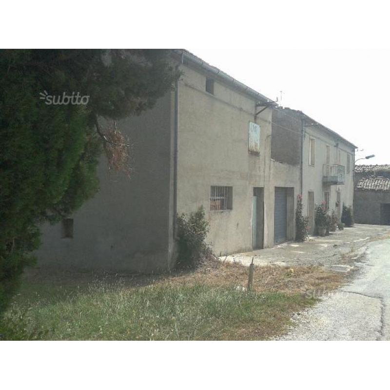 Casa con box, edifici rurali e terreno con pozzo
