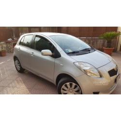Toyota yaris anno 2008 1.0 benzina 5 porte