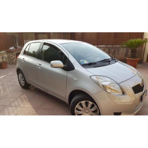 Toyota yaris anno 2008 1.0 benzina 5 porte