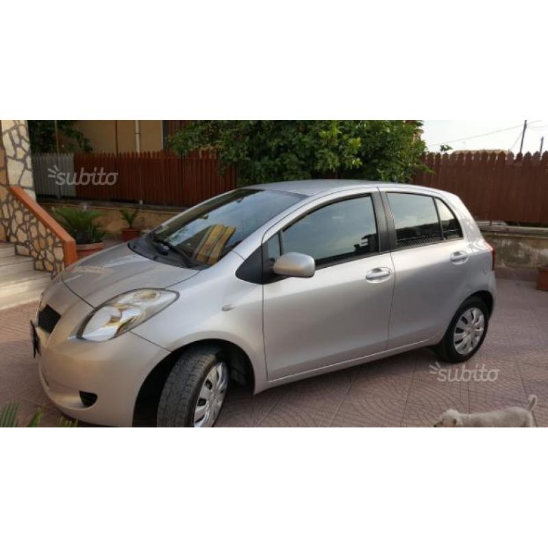 Toyota yaris anno 2008 1.0 benzina 5 porte