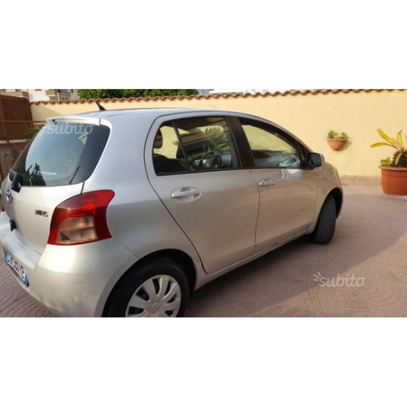 Toyota yaris anno 2008 1.0 benzina 5 porte