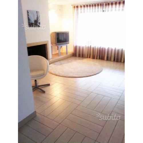 Appartamento open space con giardino e piscina