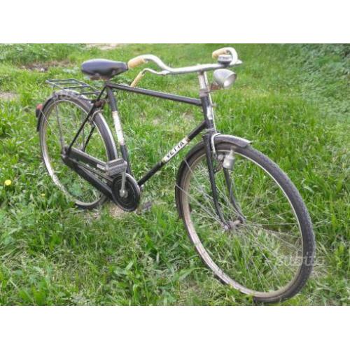 Bicicletta vetta nera