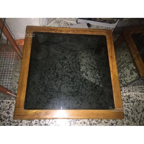 Tavolinetto con piano in vetro