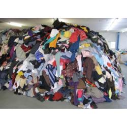 Abiti e scarpe usati