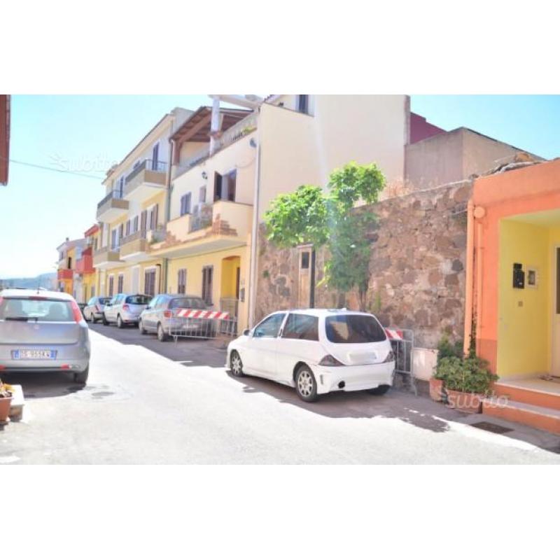 CASTELSARDO: Casa indipendente da ristrutturare