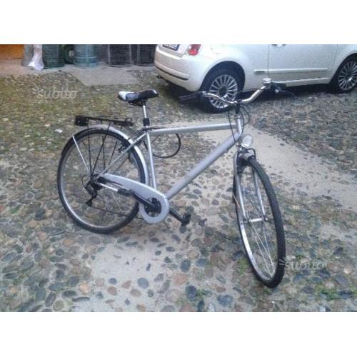 Bici con 3 marce e faro per notte perfettamente fu