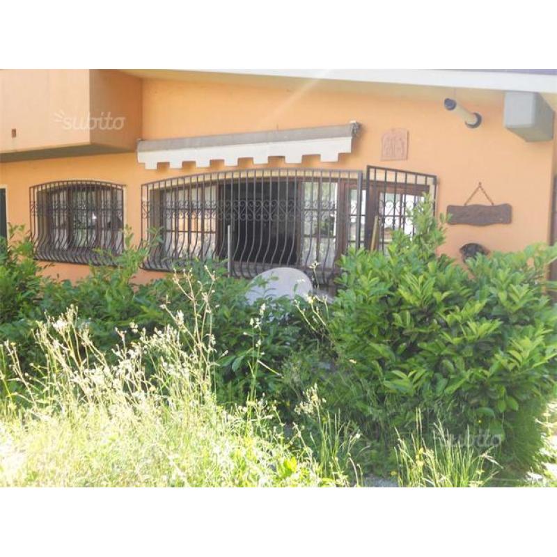2 CAMERE - CARPINETI