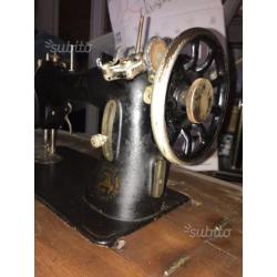 Mobile con machina per cucire