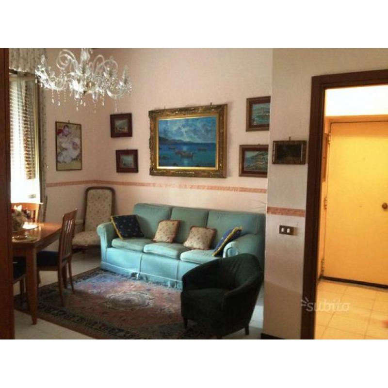 Appartamento a Napoli, via SAN MATTIA, 5 locali