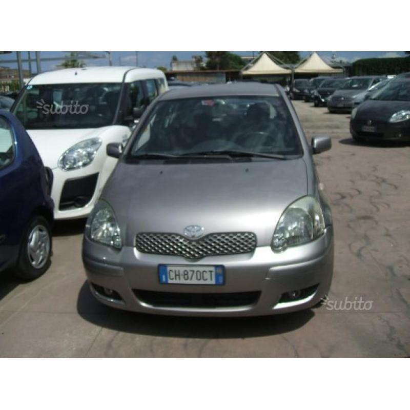 TOYOTA Yaris - 2004