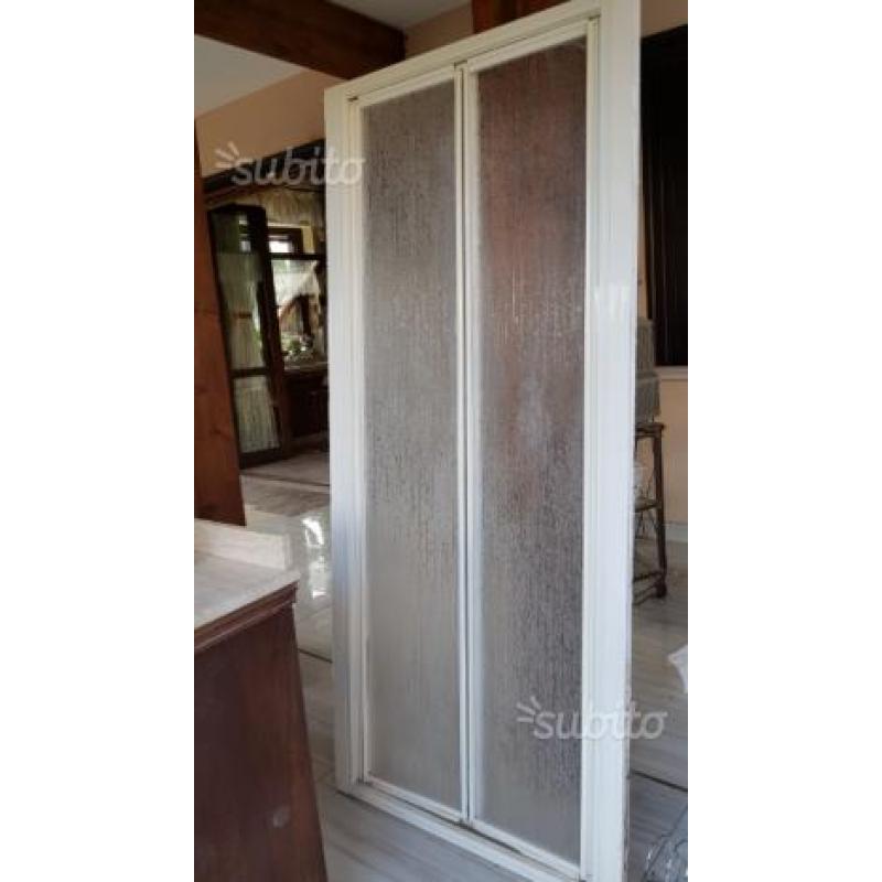 Arredo bagno Napoli colonna doccia mobile e porta