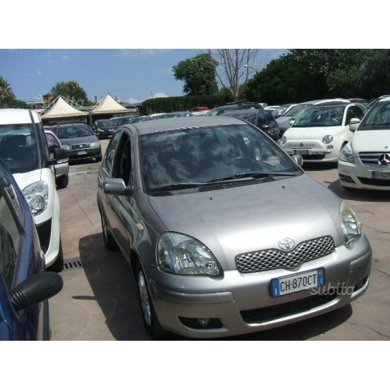 TOYOTA Yaris - 2004