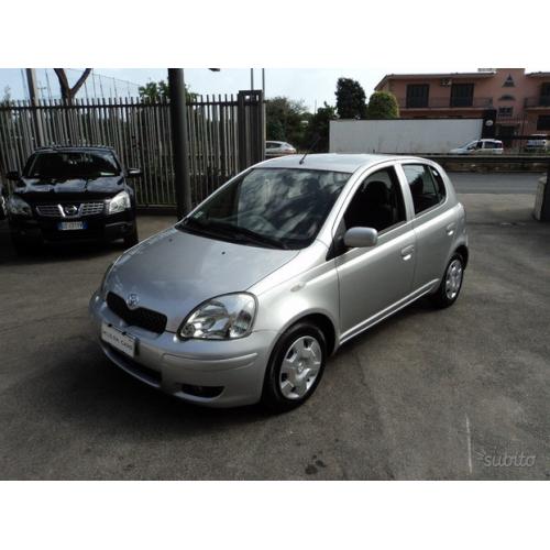 TOYOTA Yaris 1.3i 16V cat 5 porte Sol