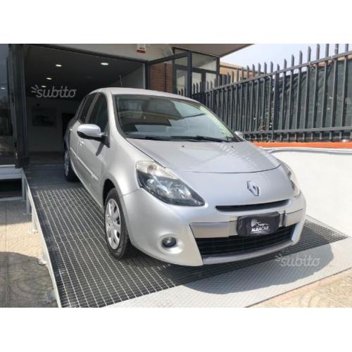 Renault clio navi 1.2 gpl\benz