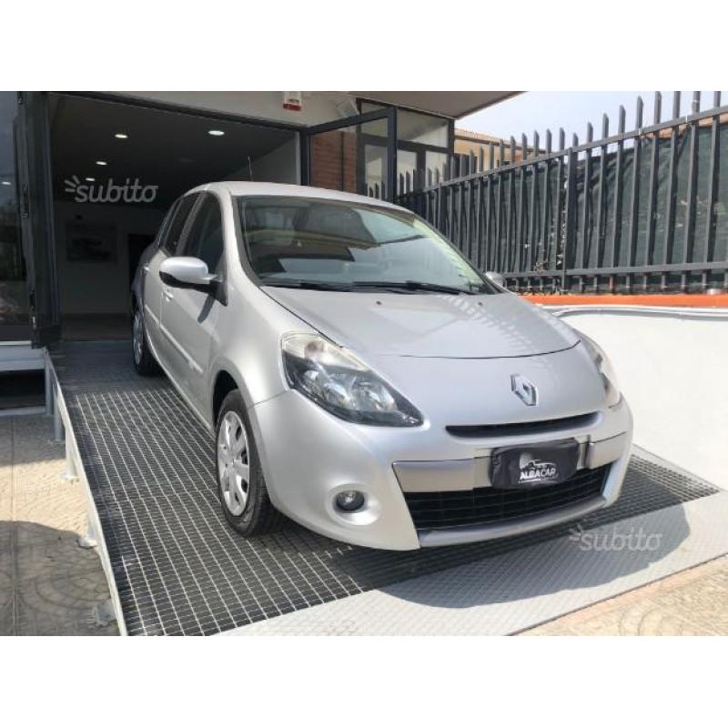 Renault clio navi 1.2 gpl\benz